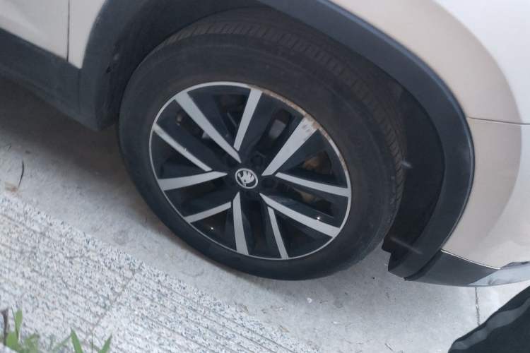 Used Skoda Kamiq 2020 1.5L Automatic Comfort Edition Right Front Wheel Hub