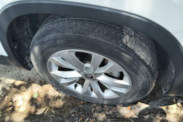 Used Skoda Kamiq 2020 1.5L Automatic Standard Edition Right Front Wheel Hub