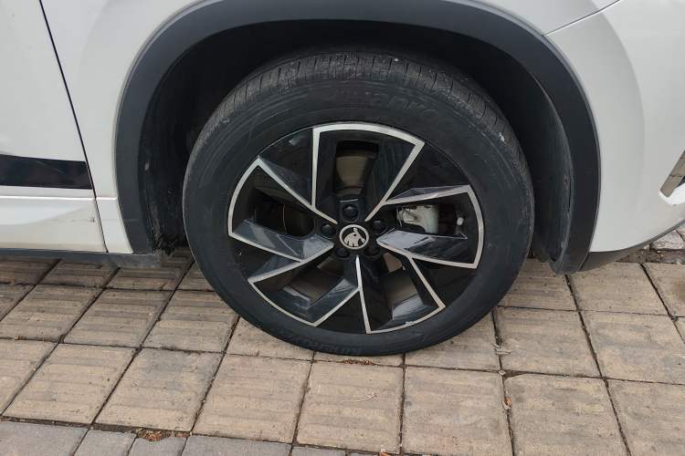 Used Skoda Kamiq 2020 Facelifted GT TSI 230 DSG Comfort Edition China VI Standard Right Front Wheel Hub