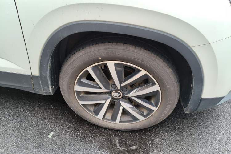Used Skoda Kamiq 2020 1.5L Automatic Comfort Edition Right Front Wheel Hub