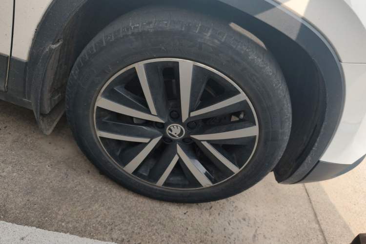 Used Skoda Kamiq 2020 1.5L Automatic Comfort Edition Right Front Wheel Hub