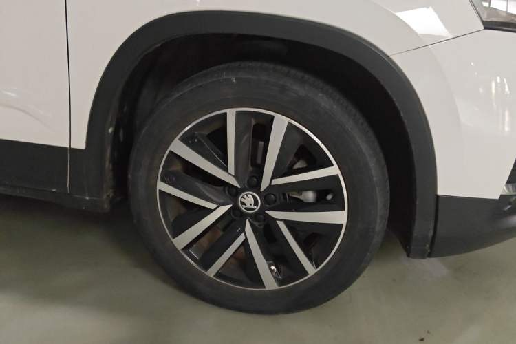 Used Skoda Kamiq 2020 1.5L Automatic Comfort Edition Right Front Wheel Hub