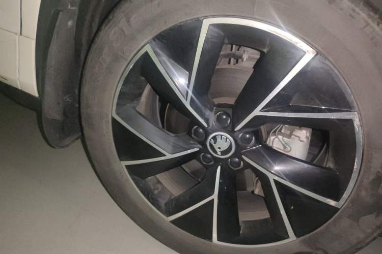 Used Skoda Kamiq 2020 Facelifted GT TSI 230 DSG Flagship Edition China VI Standard Right Front Wheel Hub