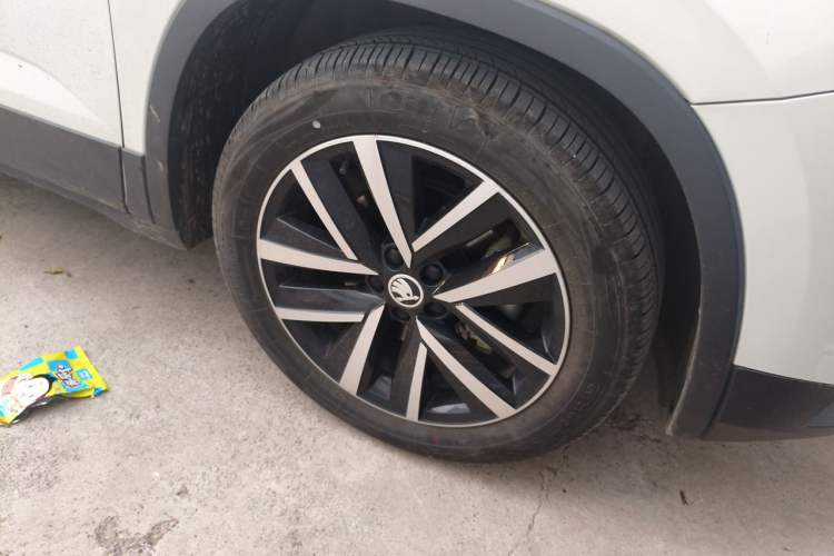 Used Skoda Kamiq 2020 1.5L Automatic Comfort Edition Right Front Wheel Hub