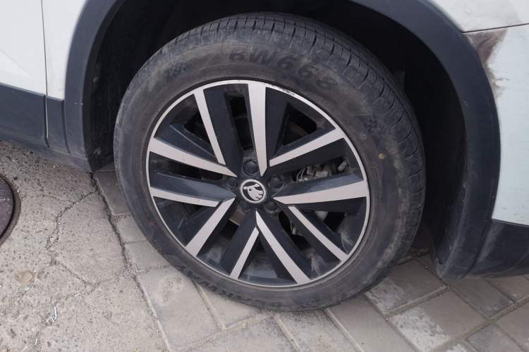 Used Skoda Kamiq 2020 1.5L Automatic Comfort Edition Right Front Wheel Hub