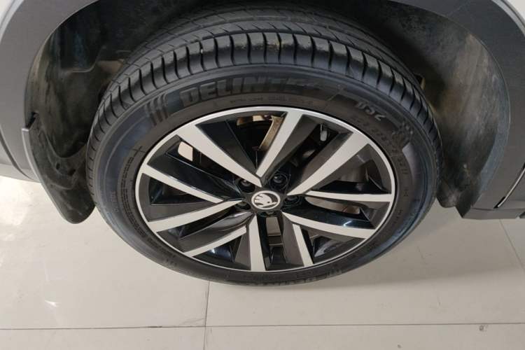 Used Skoda Kamiq 2020 1.5L Automatic Comfort Edition Right Rear Wheel Hub