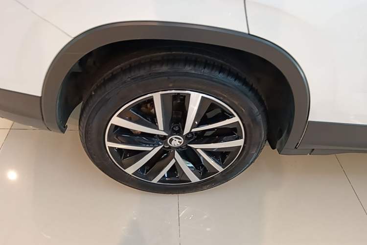 Used Skoda Kamiq 2020 1.5L Automatic Comfort Edition Right Rear Wheel Hub
