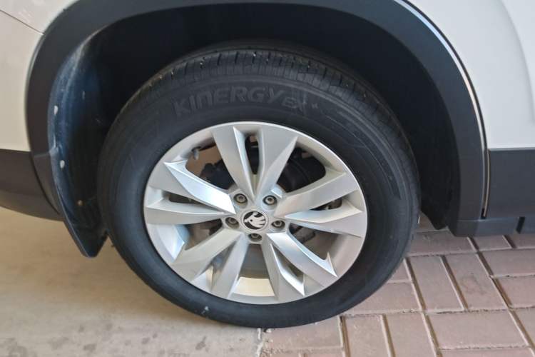 Used Skoda Kamiq 2020 1.5L Automatic Standard Edition Right Rear Wheel Hub