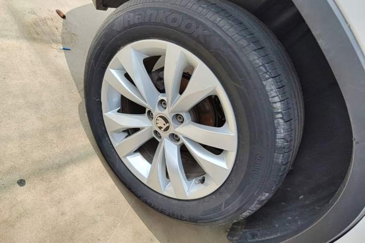 Used Skoda Kamiq 2020 1.5L Automatic Standard Edition Right Rear Wheel Hub