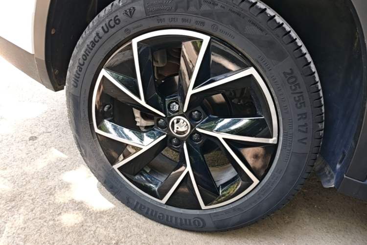 Used Skoda Kamiq 2020 Facelifted GT TSI 230 DSG Flagship Edition China VI Standard Right Rear Wheel Hub
