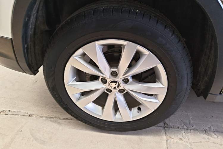 Used Skoda Kamiq 2020 1.5L Automatic Standard Edition Right Rear Wheel Hub