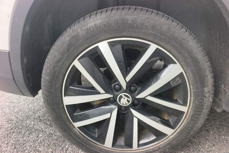 Used Skoda Kamiq 2020 1.5L Automatic Comfort Edition Right Rear Wheel Hub