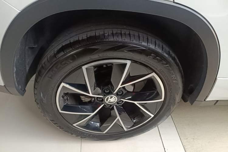 Used Skoda Kamiq 2020 Facelifted GT 1.5L Automatic Flagship Version China VI Standard Right Rear Wheel Hub
