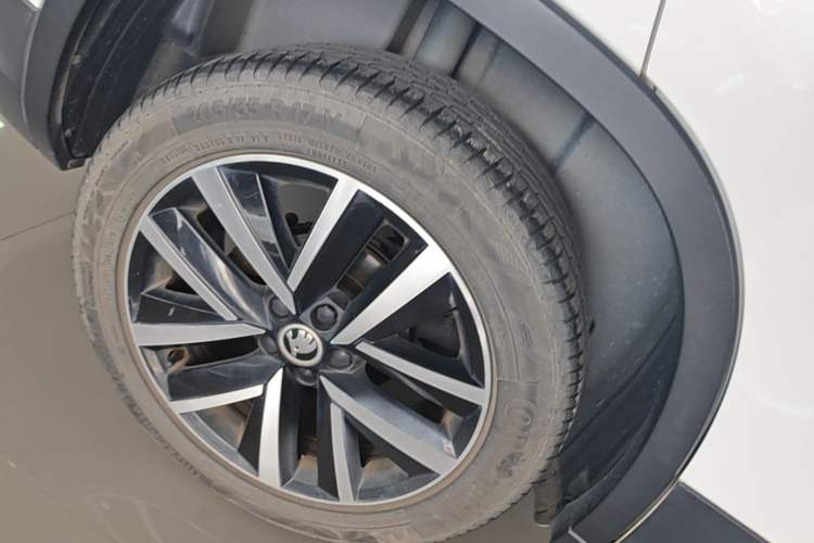 Used Skoda Kamiq 2020 1.5L Automatic Comfort Edition Right Rear Wheel Hub