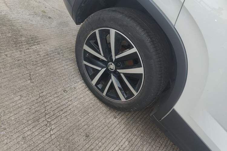 Used Skoda Kamiq 2020 1.5L Automatic Comfort Edition Right Rear Wheel Hub