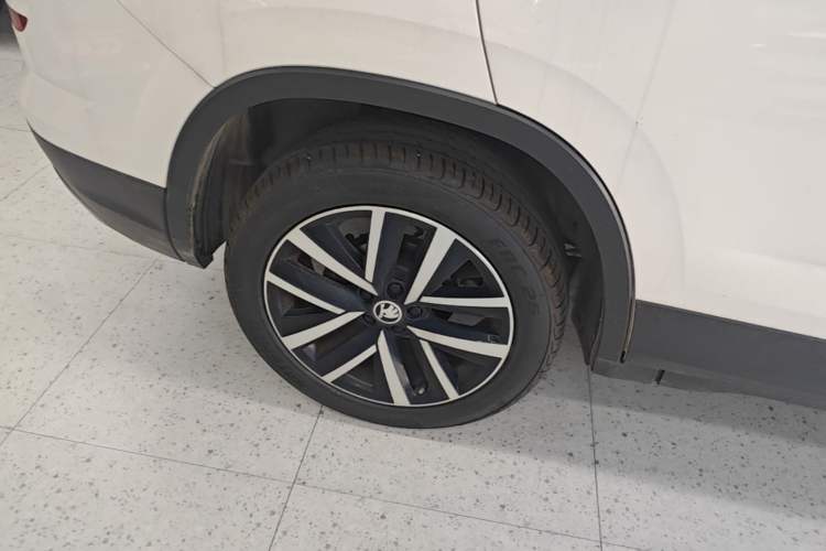 Used Skoda Kamiq 2020 1.5L Automatic Comfort Edition Right Rear Wheel Hub