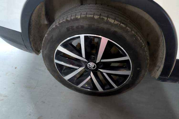 Used Skoda Kamiq 2020 1.5L Manual Comfort Edition Right Rear Wheel Hub