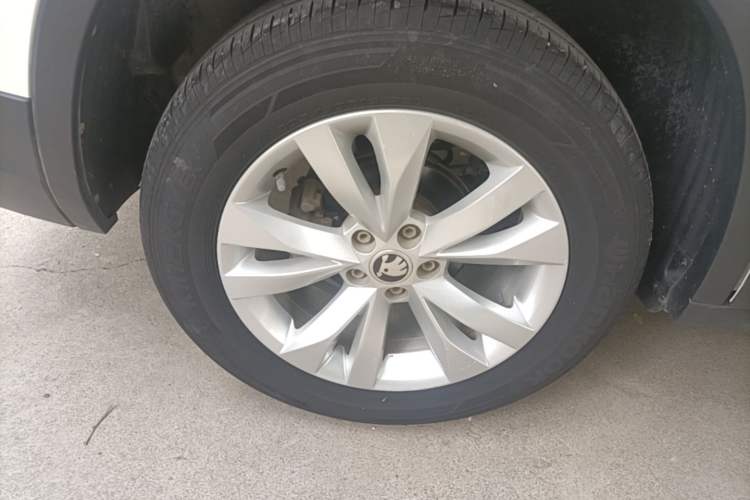 Used Skoda Kamiq 2020 1.5L Manual Standard Edition Right Rear Wheel Hub