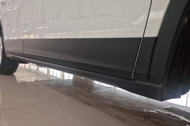 Used Skoda Kamiq 2020 1.5L Automatic Standard Edition Right Side Sill