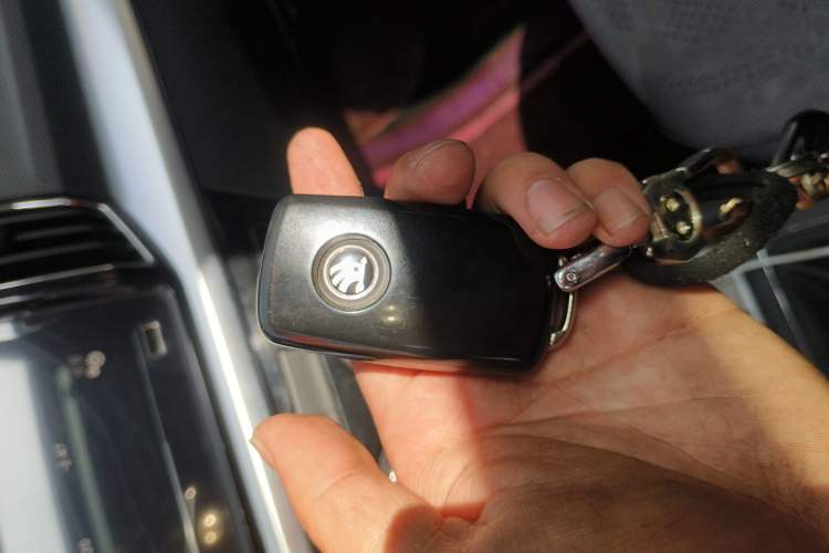 Used Skoda Kamiq 2020 1.5L Manual Comfort Edition Vehicle Key