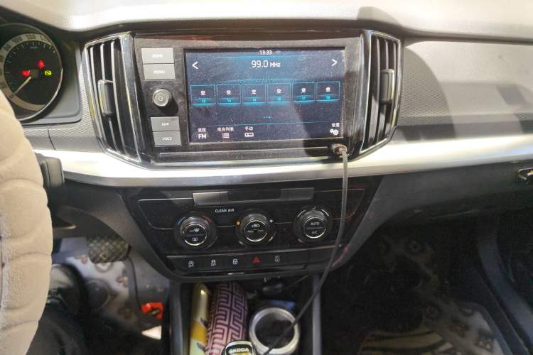 Used Skoda Kamiq 2020 1.5L Automatic Comfort Edition Audio And AC Panel