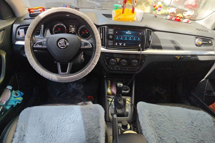 Used Skoda Kamiq 2020 1.5L Automatic Comfort Edition Center Console