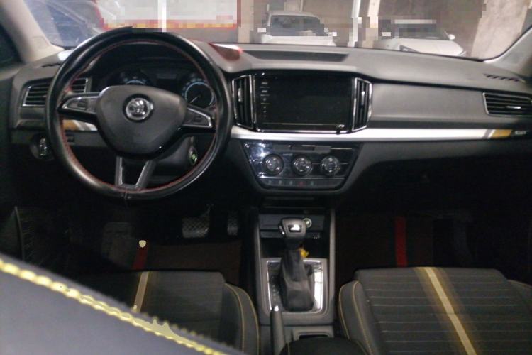 Used Skoda Kamiq 2020 Facelifted GT TSI 230 DSG Flagship Edition China VI Standard Center Console