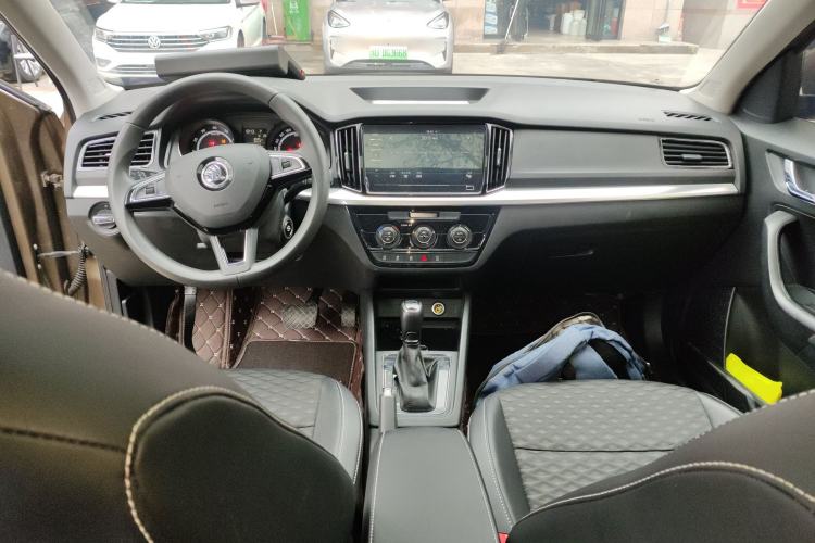 Used Skoda Kamiq 2020 1.5L Automatic Comfort Edition Center Console