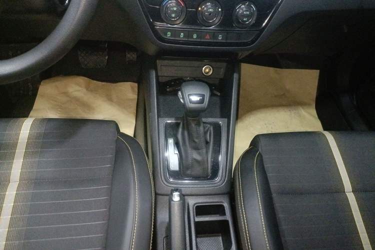 Used Skoda Kamiq 2020 Facelifted GT 1.5L Automatic Flagship Version China VI Standard Gear Lever