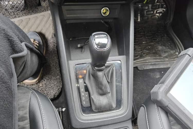 Used Skoda Kamiq 2020 1.5L Automatic Comfort Edition Gear Lever
