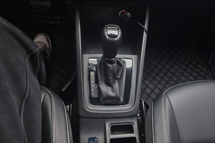 Used Skoda Kamiq 2020 1.5L Automatic Comfort Edition Gear Lever