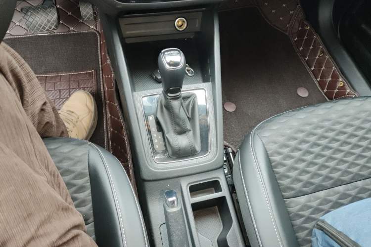 Used Skoda Kamiq 2020 1.5L Automatic Comfort Edition Gear Lever