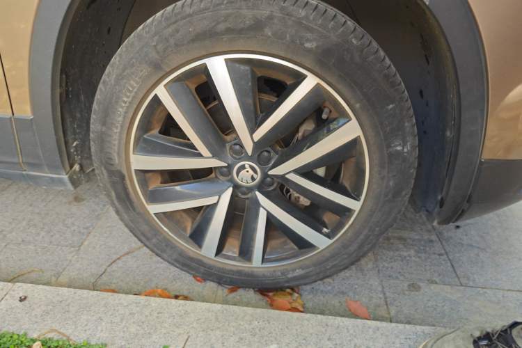 Used Skoda Kamiq 2020 1.5L Automatic Comfort Edition Right Front Wheel Hub