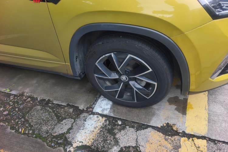 Used Skoda Kamiq 2020 Facelifted GT TSI 230 DSG Flagship Edition China VI Standard Right Front Wheel Hub
