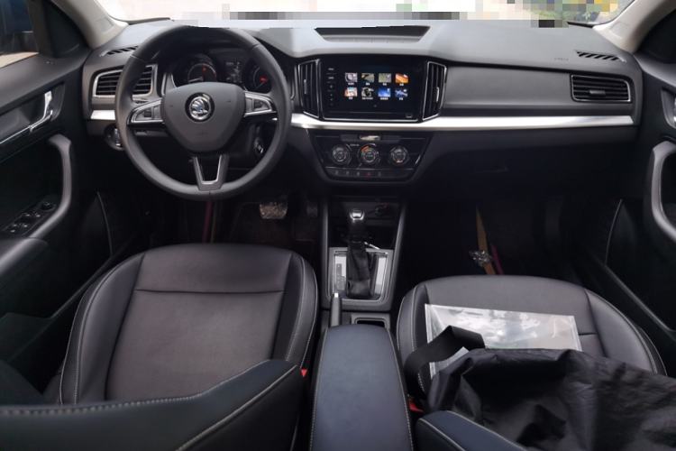 Used Skoda Kamiq 2021 1.5L Automatic Comfort Edition Center Console