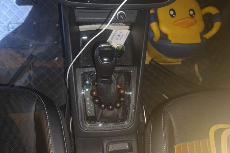 Used Skoda Kamiq 2021 1.5L Automatic Comfort Edition Gear Lever