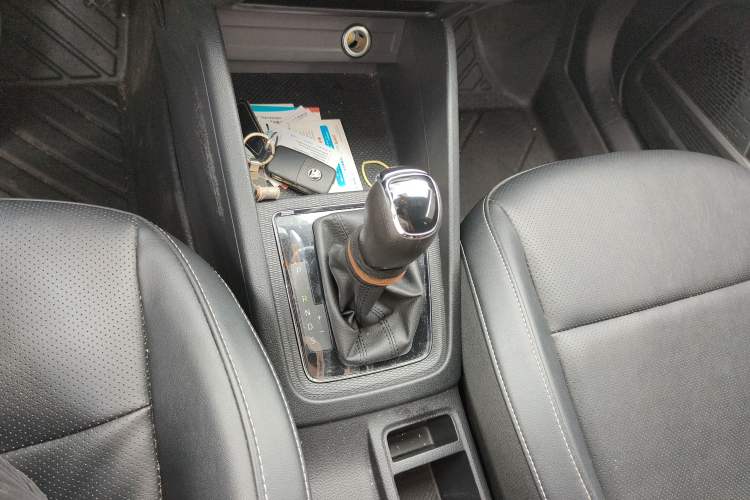 Used Skoda Kamiq 2021 1.5L Automatic Comfort Edition Gear Lever