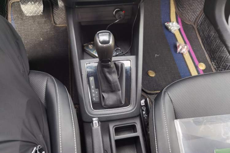 Used Skoda Kamiq 2021 1.5L Automatic Comfort Edition Gear Lever