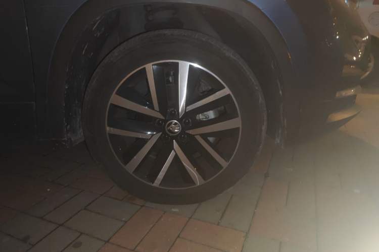 Used Skoda Kamiq 2021 1.5L Automatic Comfort Edition Right Front Wheel Hub