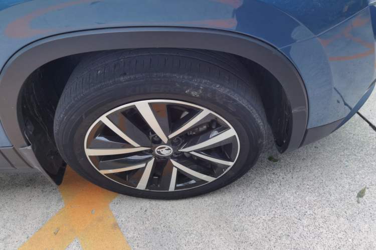 Used Skoda Kamiq 2021 1.5L Automatic Comfort Edition Right Front Wheel Hub