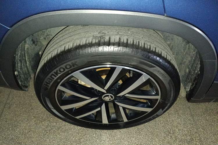 Used Skoda Kamiq 2021 1.5L Automatic Comfort Edition Right Rear Wheel Hub