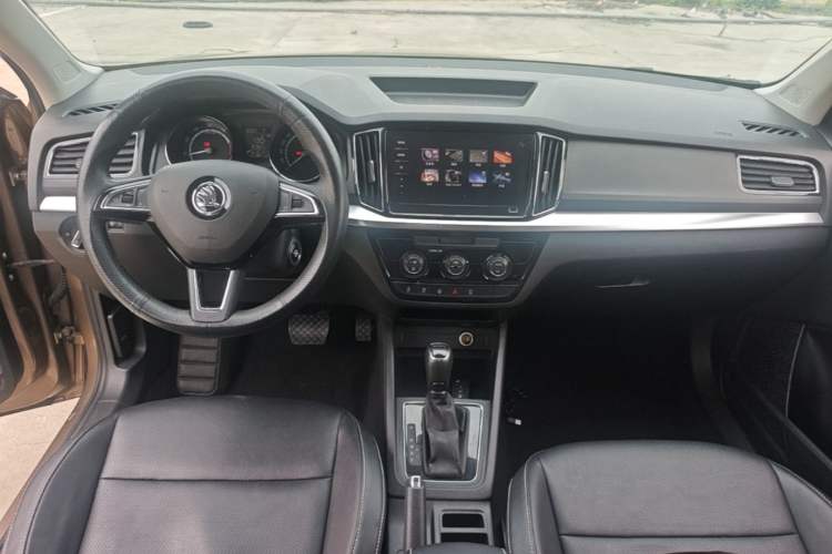 Used Skoda Kamiq 2021 1.5L Automatic Comfort Edition Center Console
