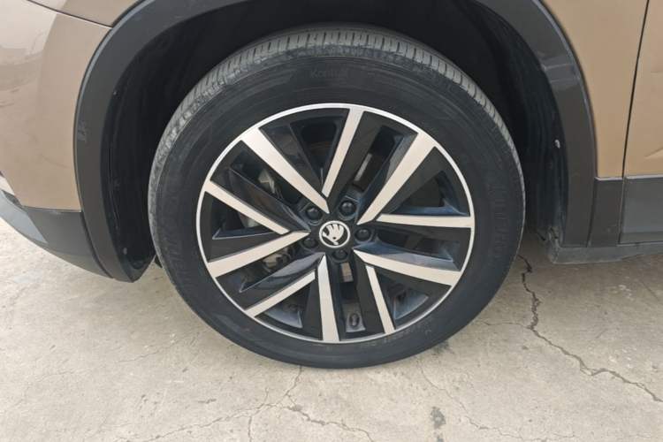 Used Skoda Kamiq 2021 1.5L Automatic Comfort Edition Left Front Wheel Hub