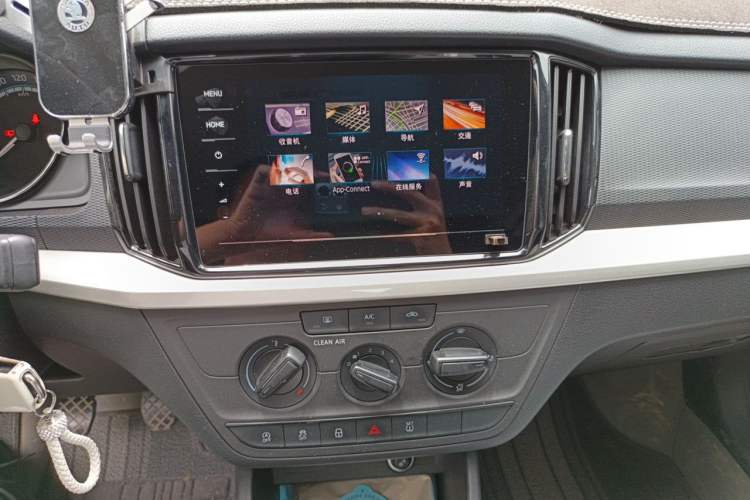Used Skoda Kamiq 2021 1.5L Manual Standard Edition Audio And AC Panel