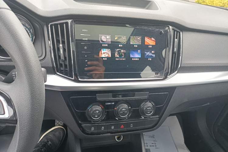 Used Skoda Kamiq 2021 1.5L Automatic Comfort Edition Audio And AC Panel