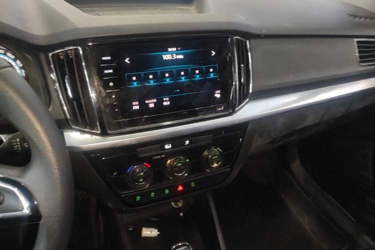 Used Skoda Kamiq 2021 1.5L Automatic Comfort Edition Audio And AC Panel