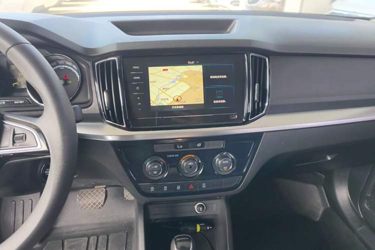 Used Skoda Kamiq 2021 1.5L Automatic Comfort Edition Audio And AC Panel