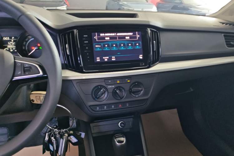 Used Skoda Kamiq 2021 1.5L Automatic Standard Edition Audio And AC Panel