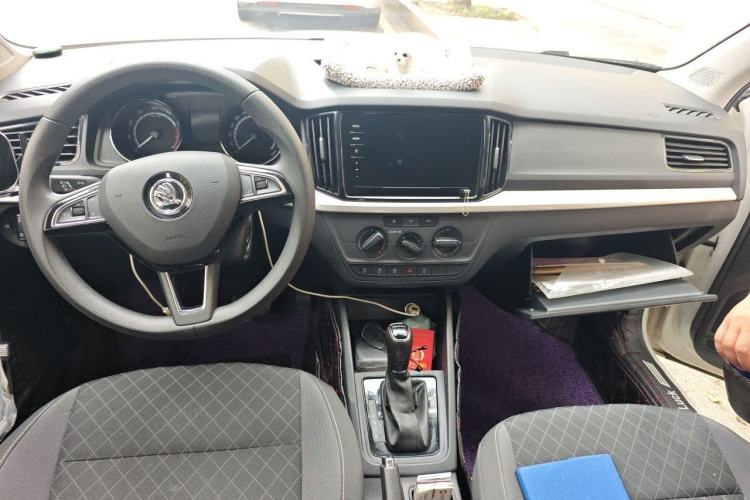 Used Skoda Kamiq 2021 1.5L Automatic Standard Edition Center Console