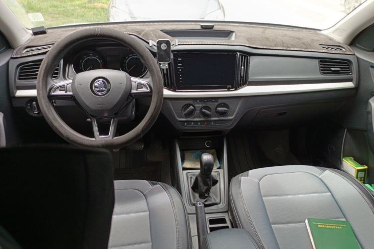 Used Skoda Kamiq 2021 1.5L Manual Standard Edition Center Console